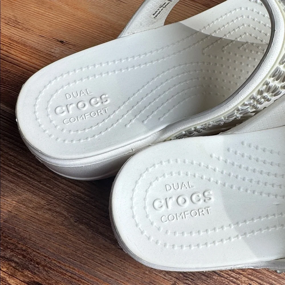 Crocs Dual Comfort Sandals Women’s Size 7 white Lightweight Summer Slide - Picture 2 of 3